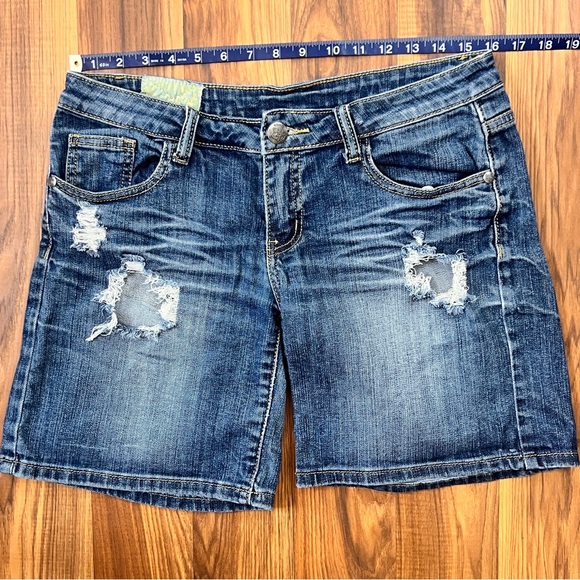 Machine Distressed Low Rise Denim Jean Shorts – Size 30 – Frayed Ripped Style - Picture 6 of 11
